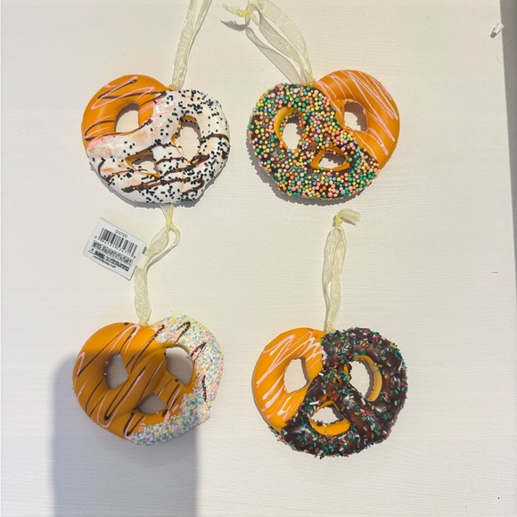 Pretzel ornaments - Picture 2 of 2